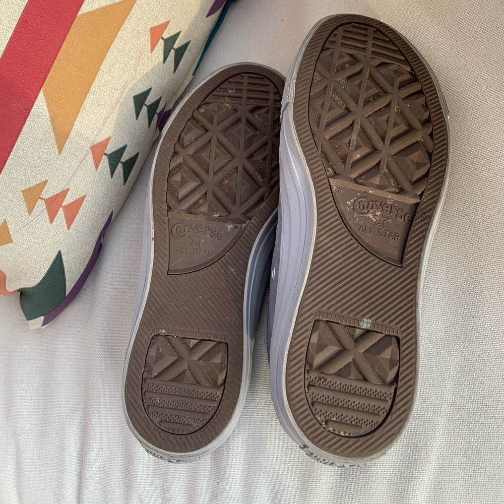 Converse leather sneakers. Size 7 - Picture 3 of 4